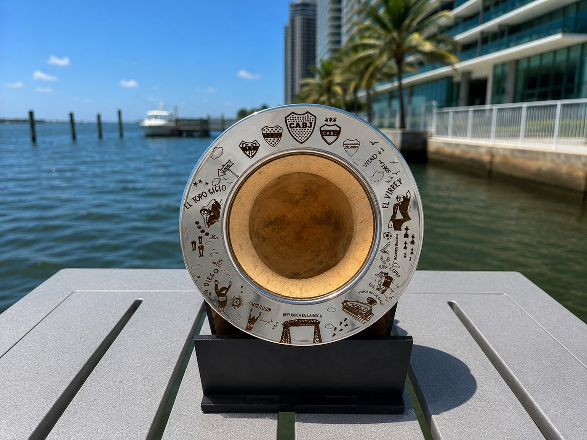 Mate Imperial Boca Juniors – Black Leather Gourd with Engraved La Bombonera Tribute Rim