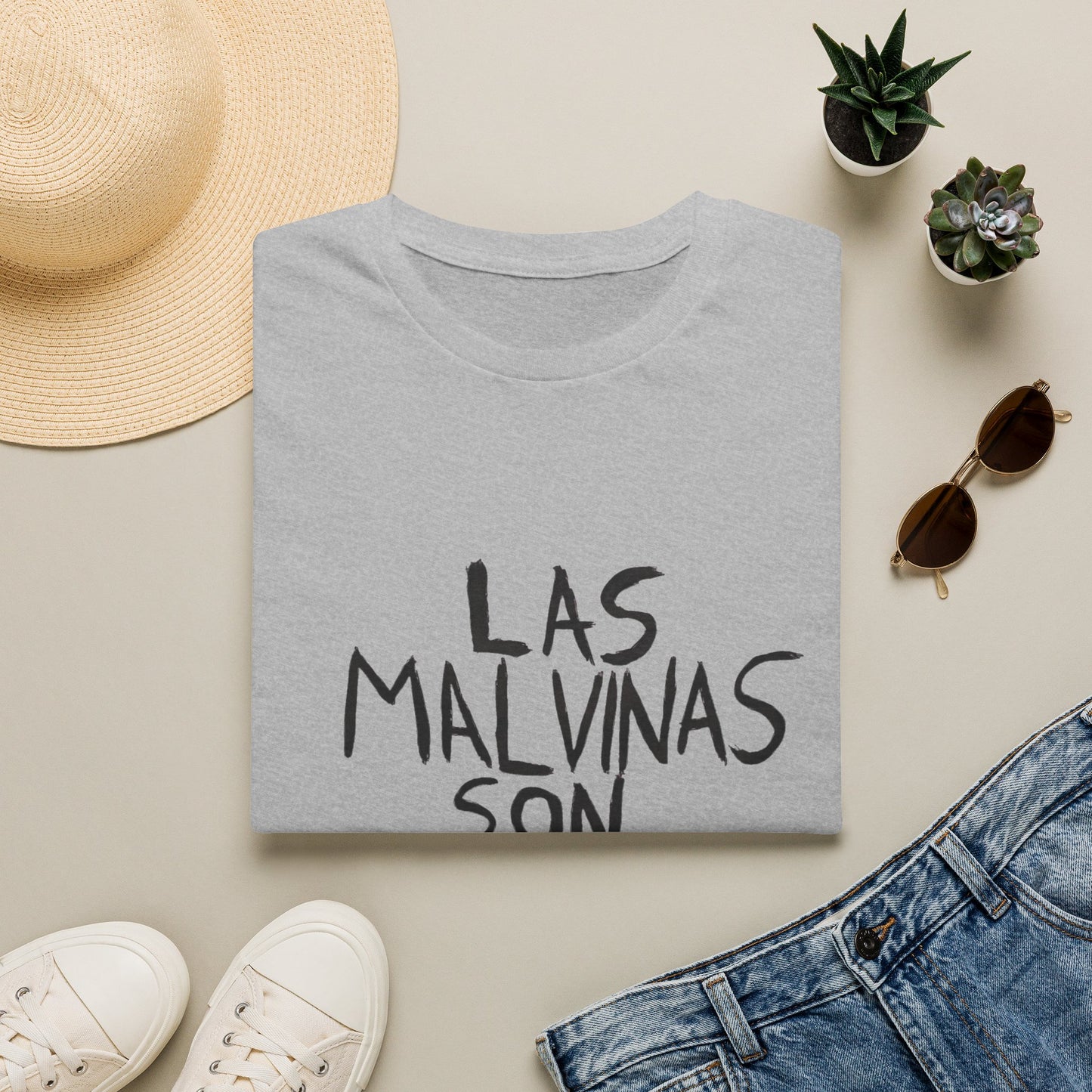 T-Shirt — "Las Malvinas son Argentinas" Patriotic Graphic Tee
