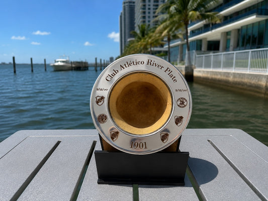 Mate Imperial River Plate – Black Leather Gourd with Engraved CARP Tribute Rim (Edición Especial)